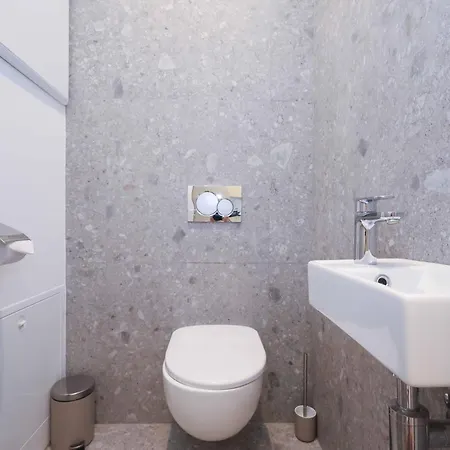 Industrial In Apollo W Free Parking Διαμέρισμα Μπρατισλάβα