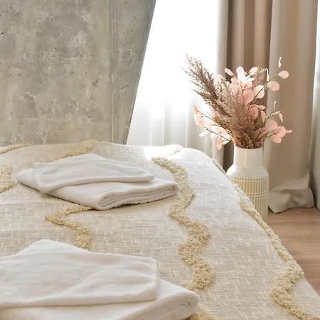 Διαμέρισμα Industrial In Apollo W Free Parking