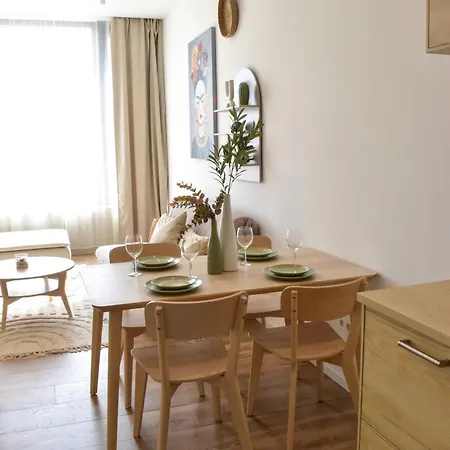 Industrial In Apollo W Free Parking Lägenhet