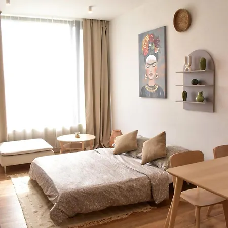 Industrial In Apollo W Free Parking Apartamento Bratislava