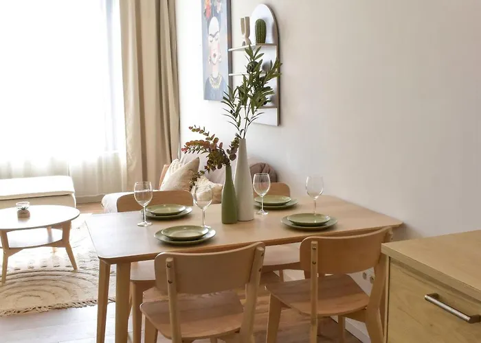 Industrial In Apollo W Free Parking Apartament