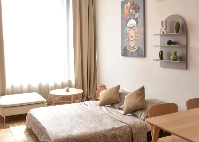 Industrial In Apollo W Free Parking Apartament Bratislava