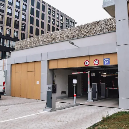 Industrial In Apollo W Free Parking Appartement